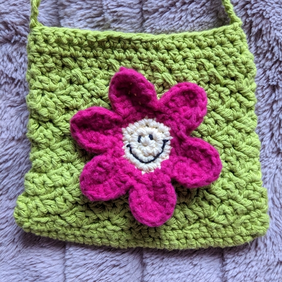Handmade crochet smiley flower bag - Picture 3 of 7